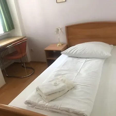 Hotel-pension Asta Guest house *