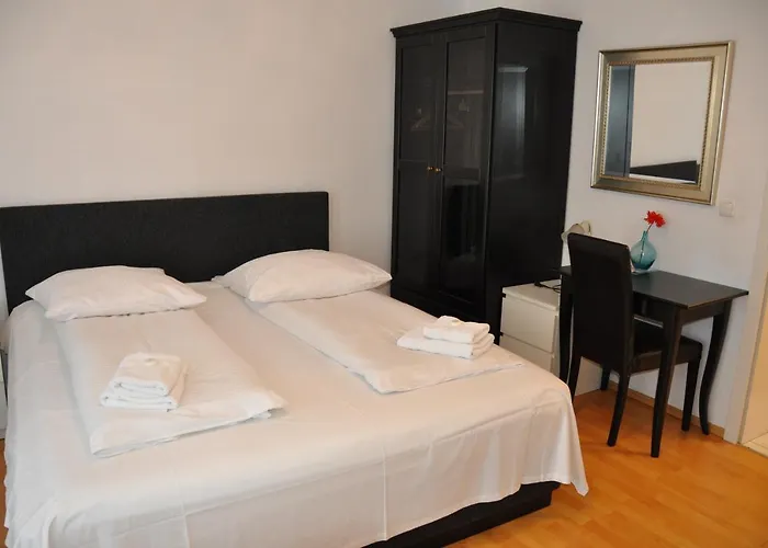 Hotel-pension Asta בית הארחה