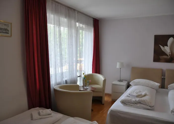 בית הארחה Hotel-pension Asta *
