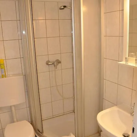 Hotel-pension Asta Πανσιόν Μόναχο
